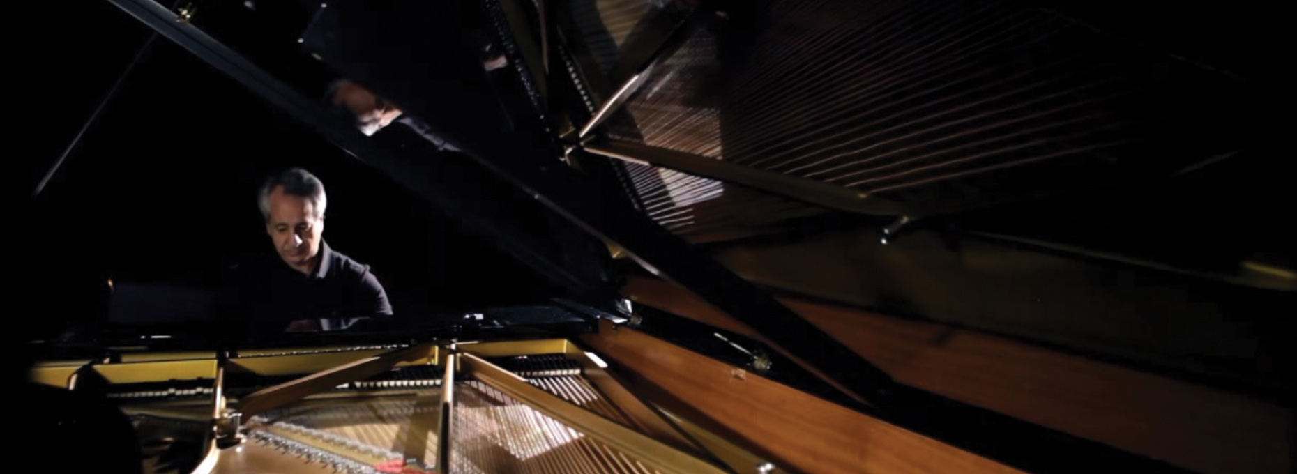 Popcorn Comunicação Orquestra Filarmônica de Minas Gerais campanha case assinaturas 2013 maestro piano